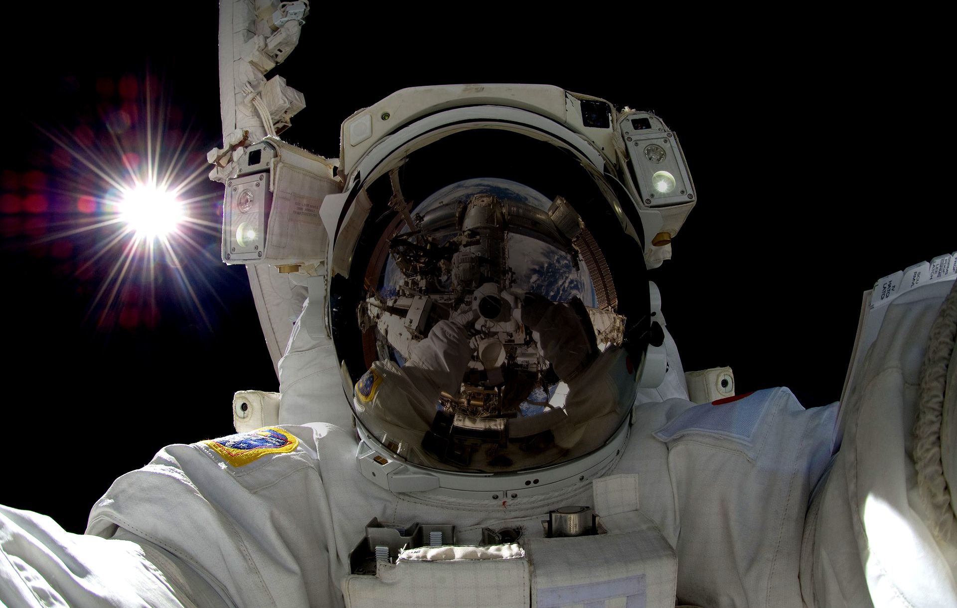 header-astronaut-bg